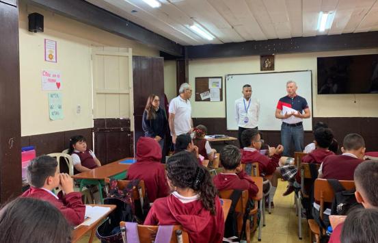 Funcionarios del INCI brindando asistencia técnica a instituciones educativas en el departamento del Quindio