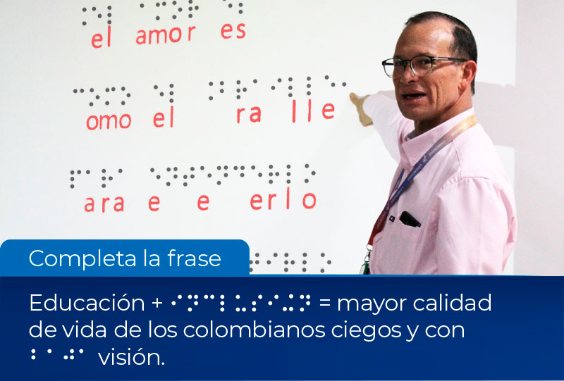 Fotografía, Enrique King enseñando braille