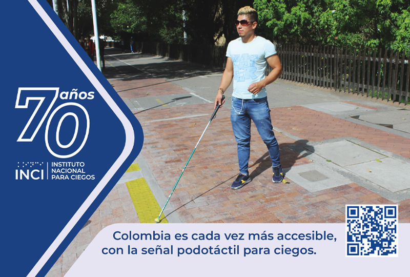 Hombre con discapacidad visual caminando con bastón y guiándose con baldosas podotáctiles. - Colombia es cada vez más accesible, con la señal podotáctil para ciegos.