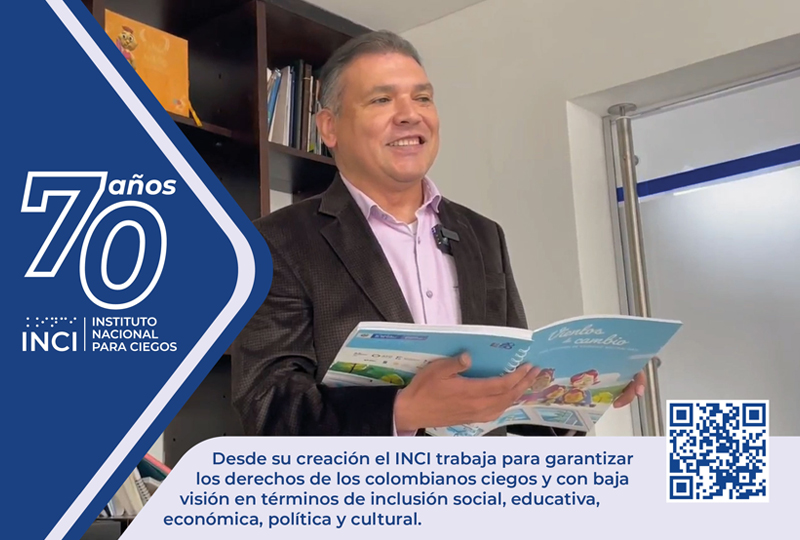 Enero, Carlos Para Dussan sosteniendo libro en braille - Desde su creación el INCI trabaja para garantizar los derechos de los colombianos ciegos y con baja visión en términos de inclusión social, educativa, económica, política y cultural.
