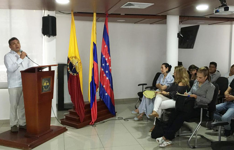 Fotografía, Carlos Parra Dussan, Frente al auditorio en su ponencia en la Universidad del magdalena
