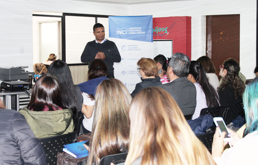 Edwin Beltran, Ofreciendo capacitación a los funcionarios