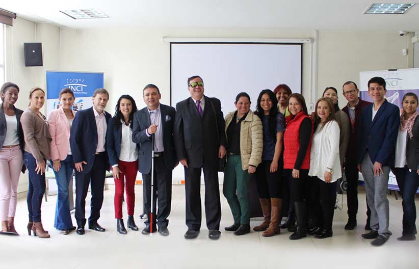 El director del Inci junto a la los miembros de la Secretaria de Educación de Bogota 