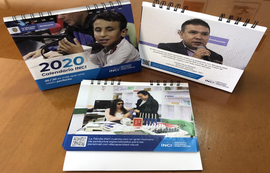 en la imagen tres calendarios en diferentes páginas