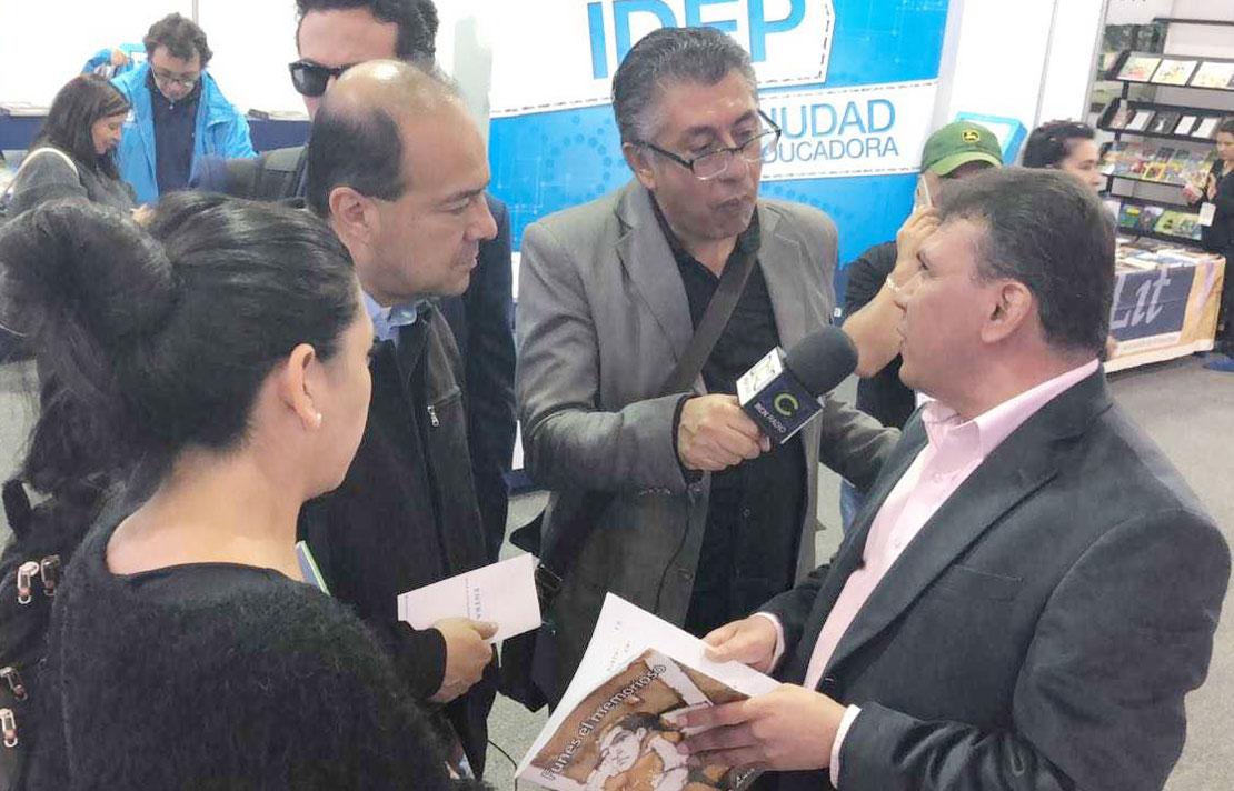 Fotografía, Carlos parra Dussan entrevistado por los medios