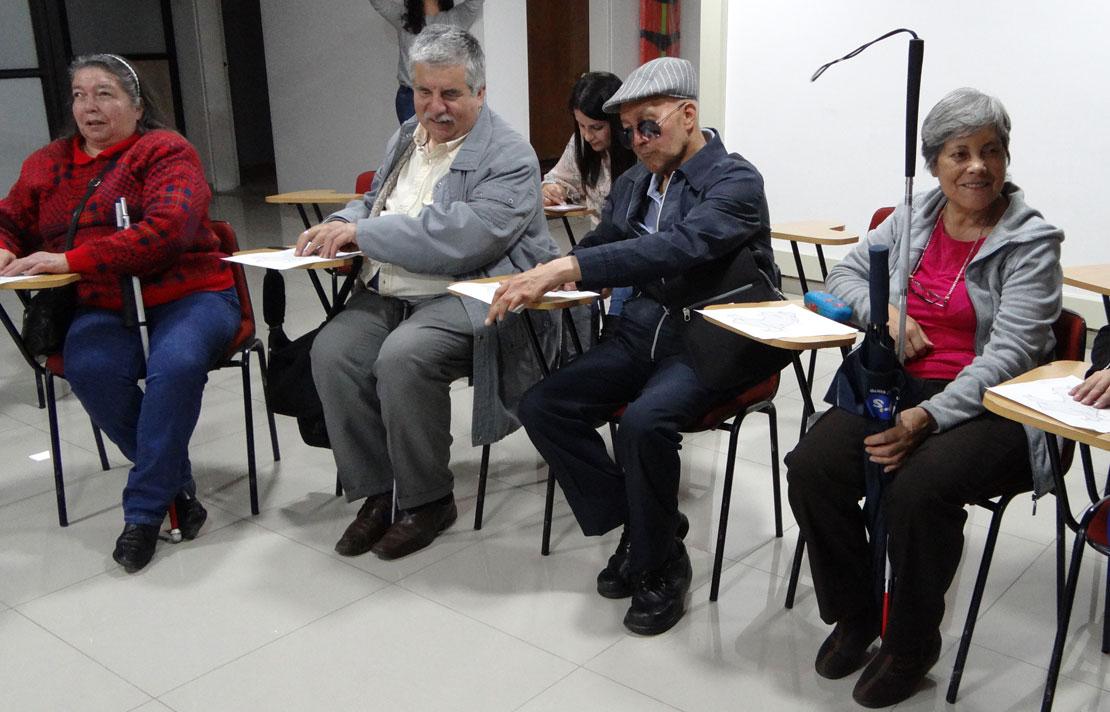 Personas con discapacidad visual en evento del INCI