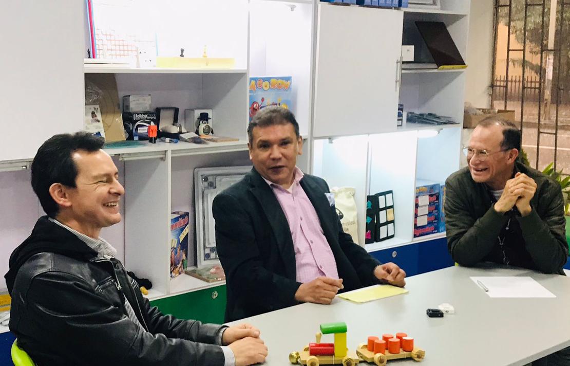 Fotografía - Carlos Parra Dussan junto a Pedro Andrade Lozada y Enrique King en la Tienda INCI