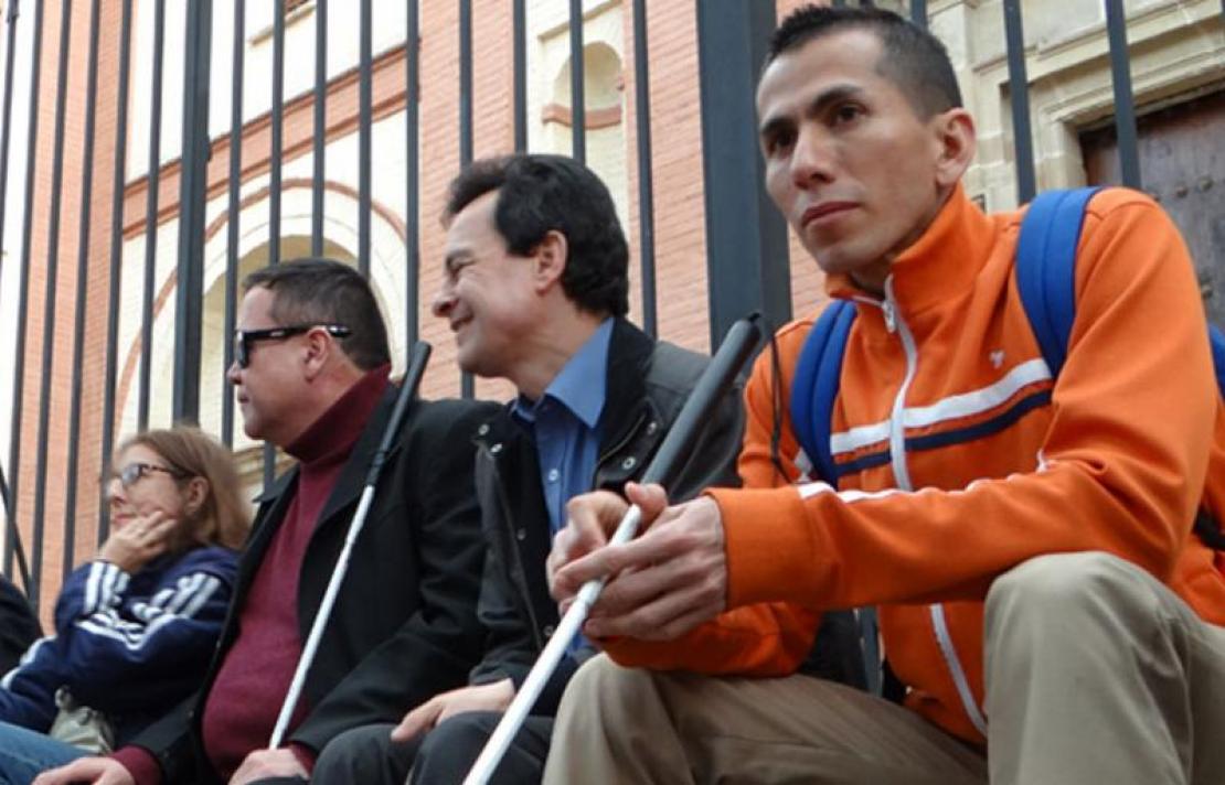 Personas con discapacidad visual trabajando