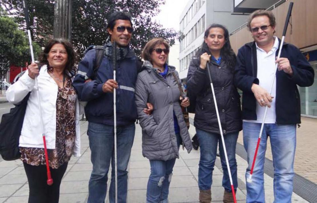 Personas con discapacidad visual en grupo