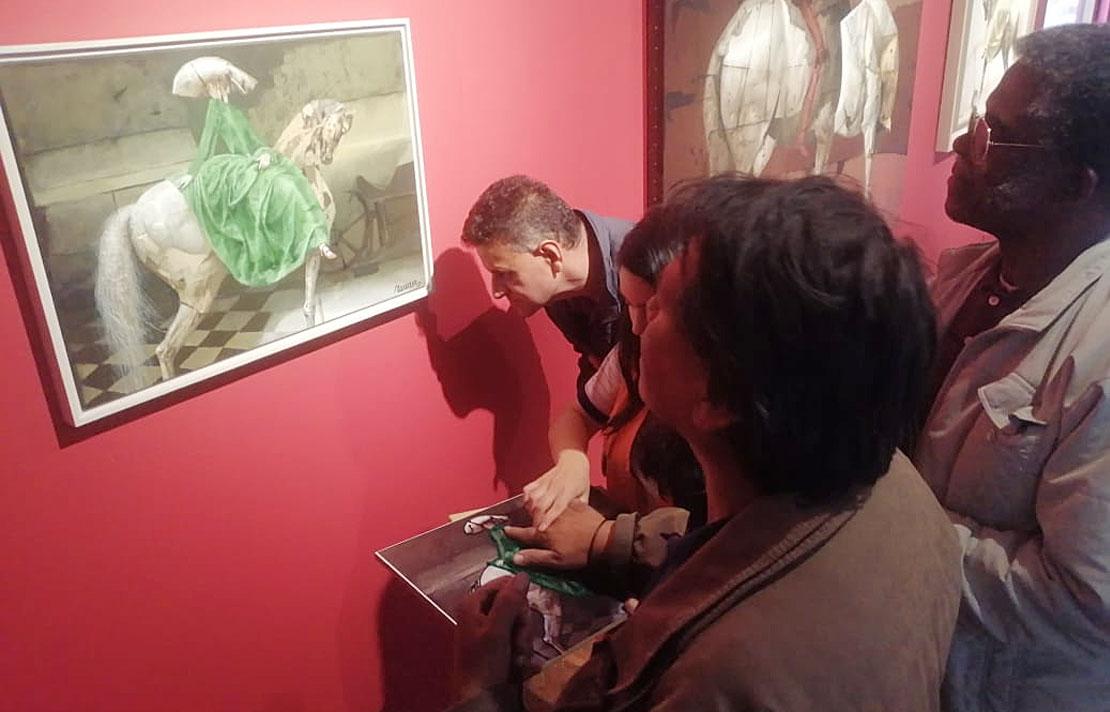 Personas con discapacidad visual en los espacios inclusivos del museo de arte moderno