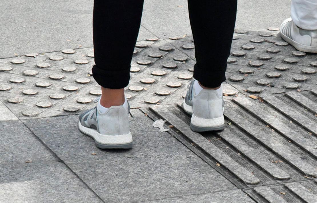 Fotografía, Baldosa podotáctil