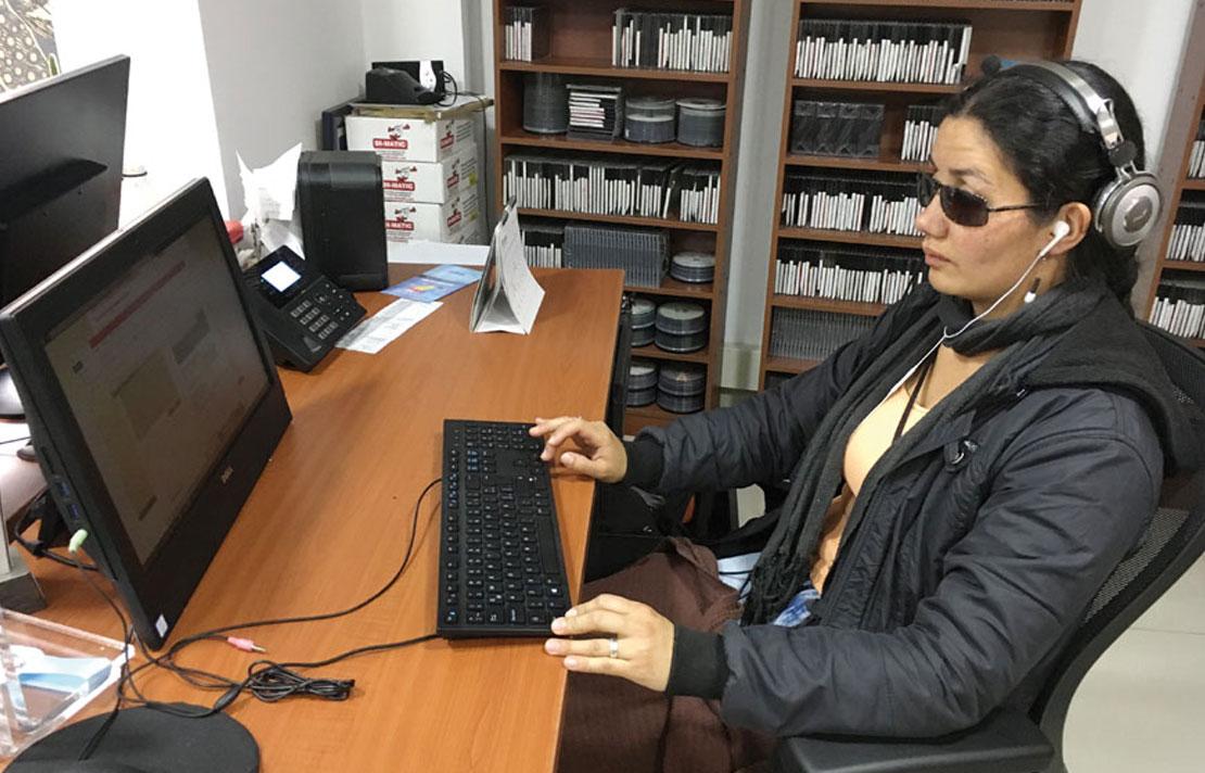 Fotografía, Personas con discapacidad visual en el centro cultural del INCI