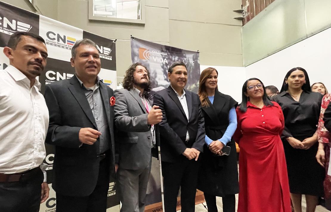 Carlos Parra Dussan, Mauricio Lizcano Ministro TIC, Magistrada Maritza Martínez y participantes del panel.