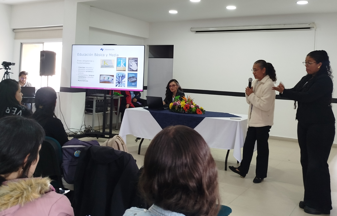 Funcionarios del INCI participando en un evento académico organizado por la Universidad Pedagógica, en las instalaciones del Centro de Recursos para la Atención de la Discapacidad Visual – CRAC