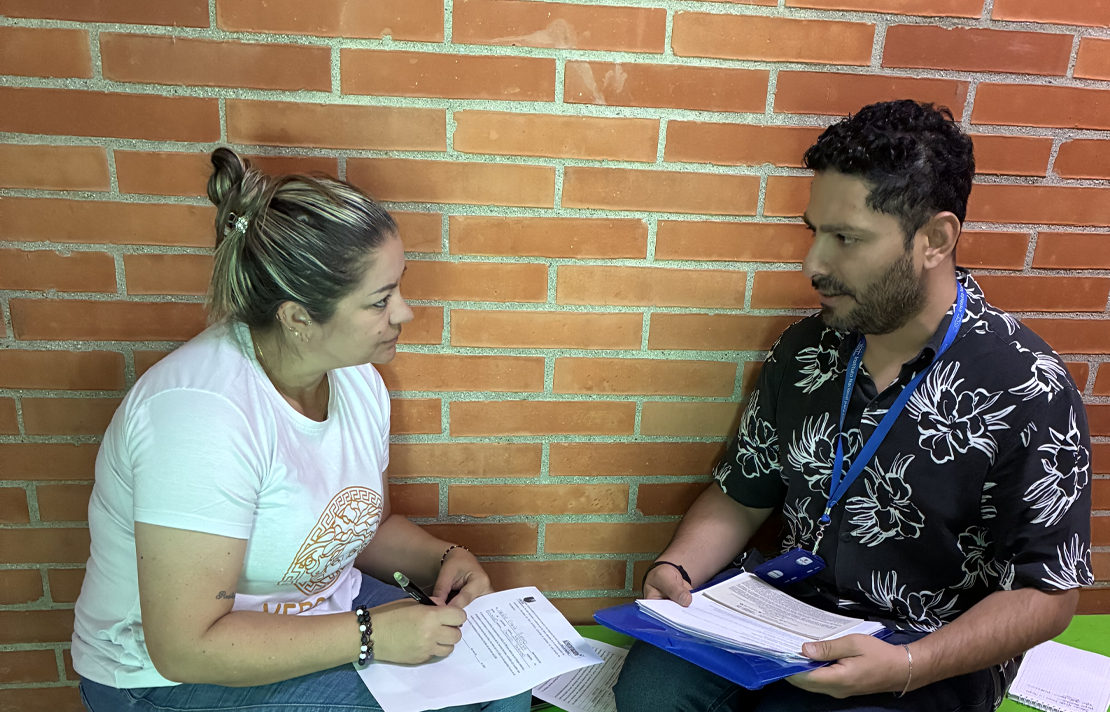 Funcionario del INCI durante la una comisión técnica en los municipios de Guarne, Rionegro, Medellín e Itagüí (Antioquia), en el marco de la investigación interinstitucional titulada “Factores técnicos y socioculturales que favorecen el desarrollo integral de las niñas y niños de 0 a 5 años con discapacidad visual”