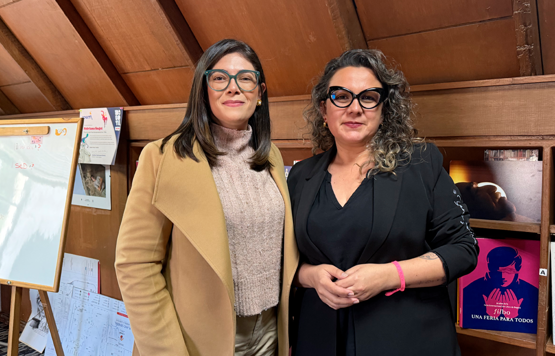 Andrea Carolina Chacón Castillo, directora general del INCI, junto a Adriana Ángel, directora de la Feria Internacional del Libro de Bogotá – FILBo, durante una jornada de trabajo para fortalecer la accesibilidad y la inclusión en la FILBo 2027.