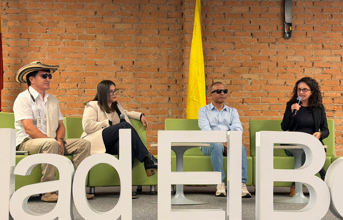 Andrea Carolina Chacón Castillo, directora general del INCI, participa como panelista junto a otros invitados en el espacio “Haciendo visible las oportunidades”, durante el 4.º Foro de Salud Visual y Ocular.