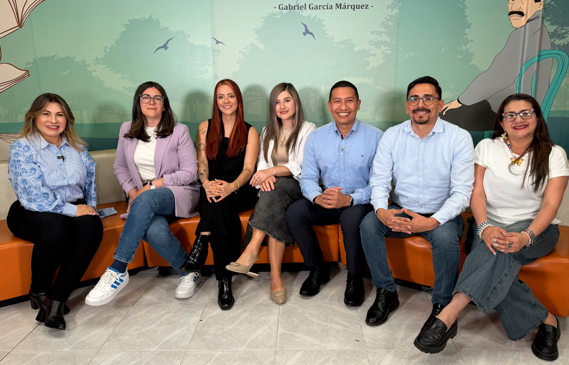 Andrea Carolina Chacón Castillo, directora general del INCI, junto a representantes de instituciones de educación superior y organizaciones participantes en un encuentro sobre inclusión y acceso de las personas con discapacidad a la educación superior, realizado en el Tecnológico de Antioquia.