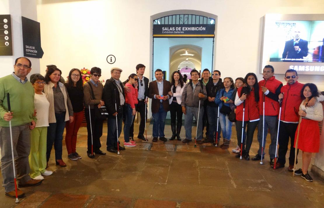 Asistentes a la visita al Museo Nacional de Colombia