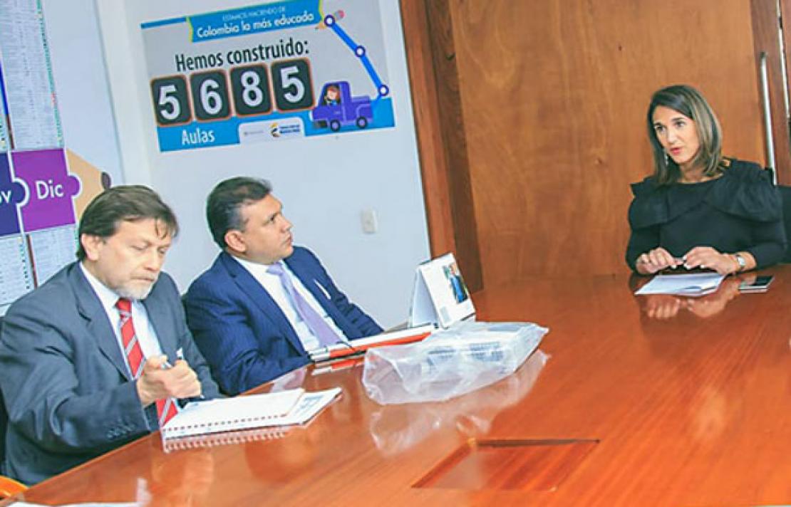 Fotografía Comité directivo, De izquierda a derecha, Gustavo Pulido Sub Director General (E) del INCI, Doctor Carlos Parra Dussan Director General del INCI, Yaneth Giha Ministra de Educación