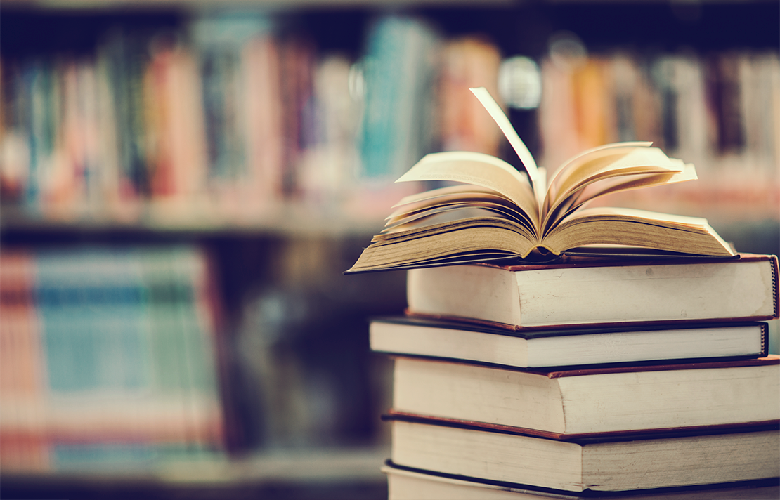 Libros en una biblioteca Fotografía, libros en una biblioteca