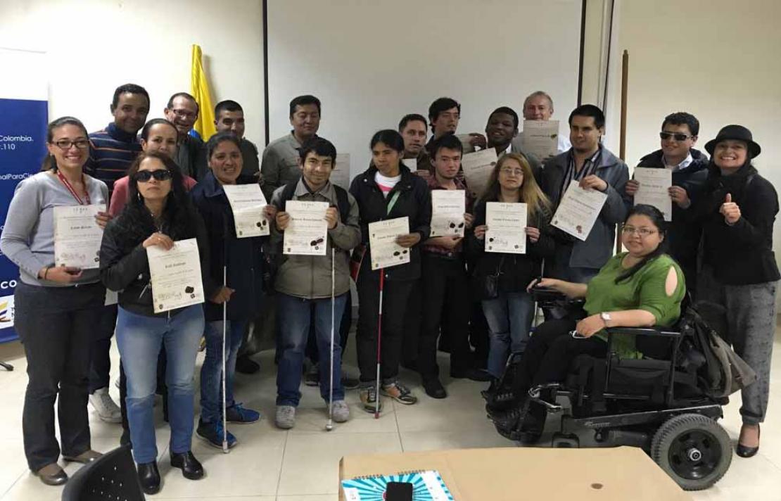 Fotografía grupal asistentes al taller de Lacre