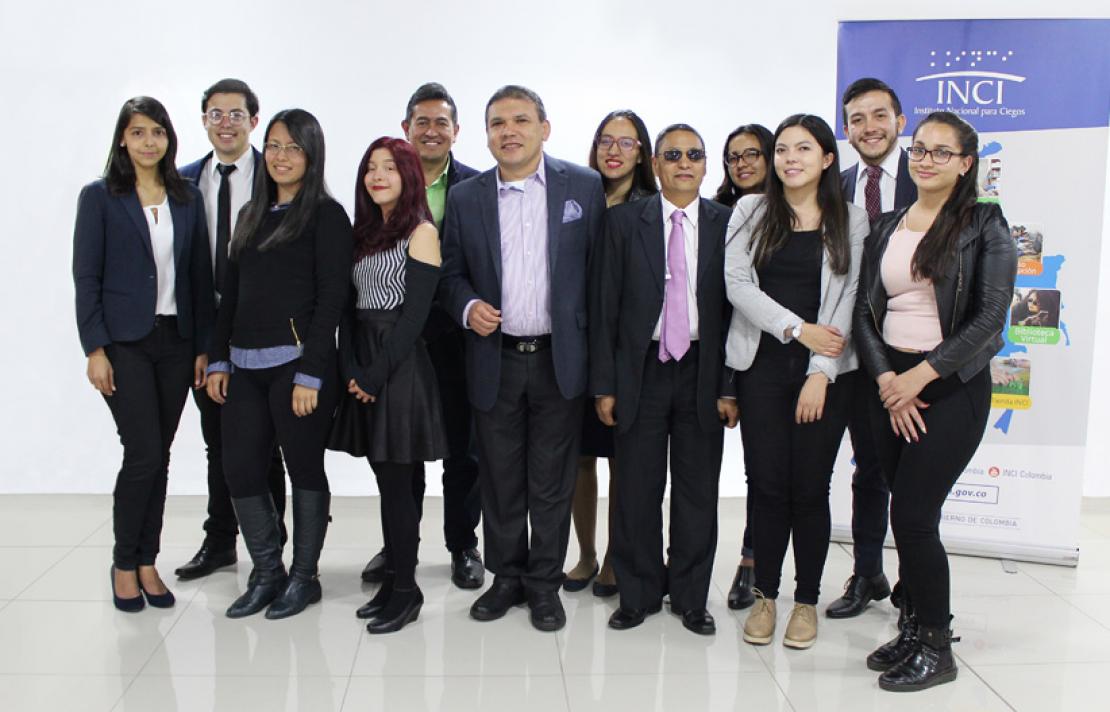 El Director del INCI Carlos Parra Dussan, El Secretario General Dario Montañez y Hermes Armando Celi junto a los Estudiantes de la Universidad libre Del consultorio Juridico