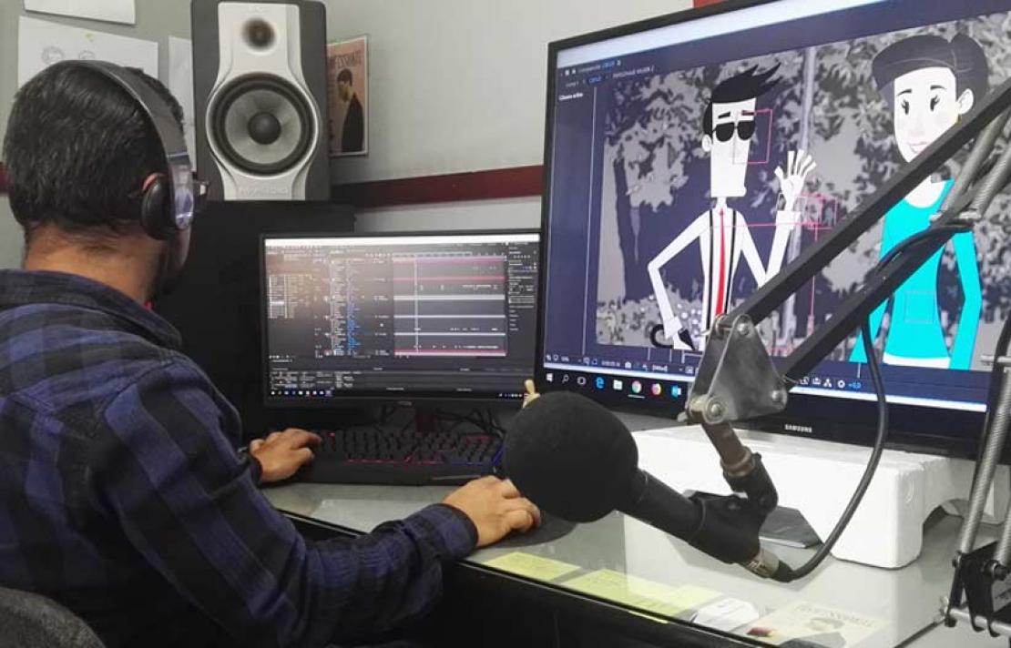 Equipo del INCI haciendo audio descripción