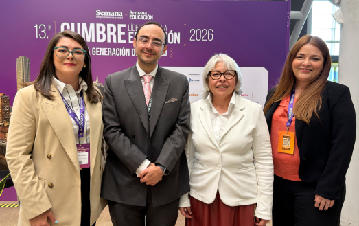 Andrea Carolina Chacón Castillo, directora general del INCI, junto a representantes del sector educativo durante la 13.ª Cumbre Líderes por la Educación, realizada en Bogotá.