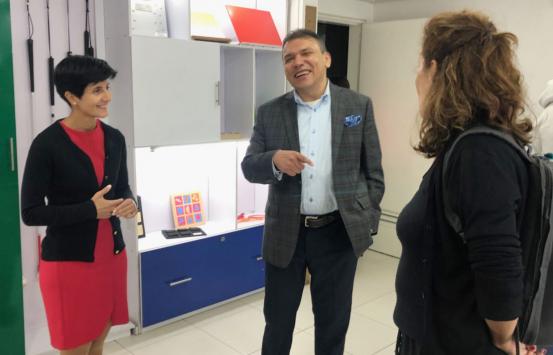 Fotografía, Carlos Parra Dussan junto a la Directora de la FOAL