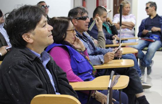 Personas con discapacidad visual en la socialización de una ley