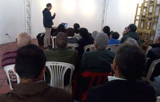 Fotografía, Enrique King brindando un taller de abordaje