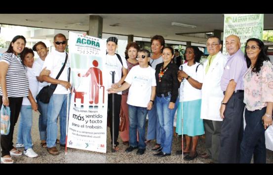 Personas con discapacidad visual beneficiarios del programa agora