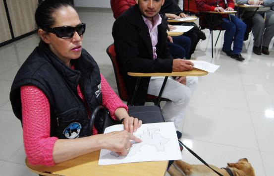 Fotografia, Persona con discapacidad visual en el INCI