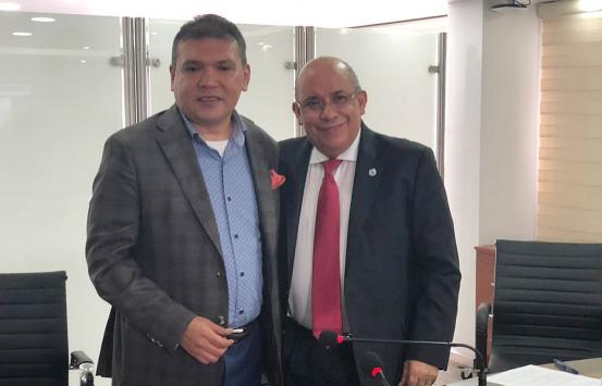 Carlos Parra Dussan Junto al Director de la UNAD