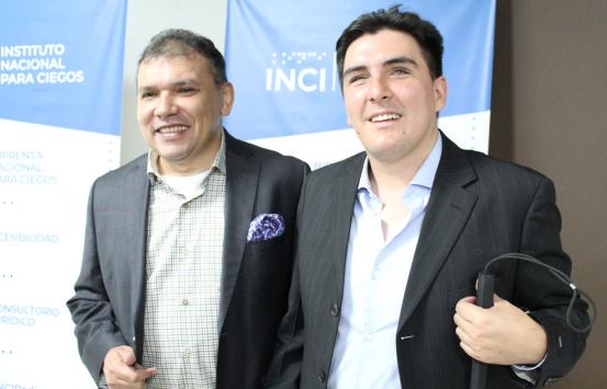 Carlos Parra Dussan Junto al protagonista del Ciego de Oro