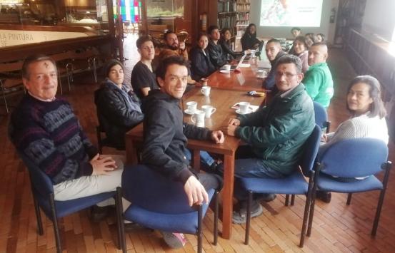 Fotografía, Usuarios del Taller en una mesa redonda