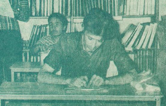 Fotografía antigua, Persona con discapacidad visual leyendo en braille