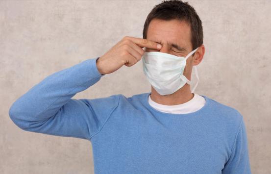 Fotografía, persona tocando sus ojos