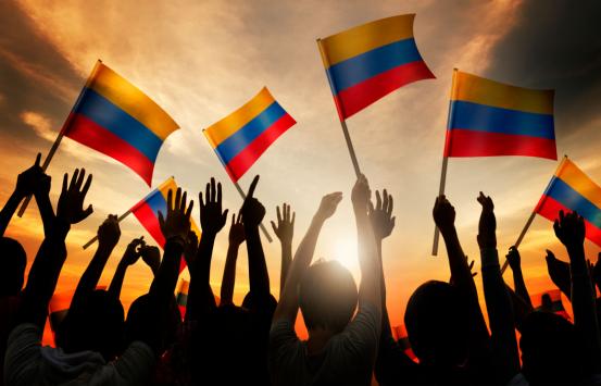 Imagen, Personas con la bandera de Colombia