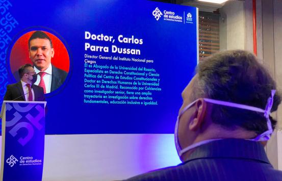 Fotografía, Carlos parra Dussan recibiendo mención de honor