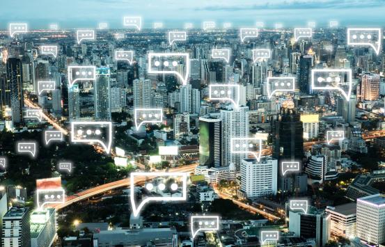 Imagen - Ciudad con iconos de interacción de usuarios ubicados en diferentes puntos