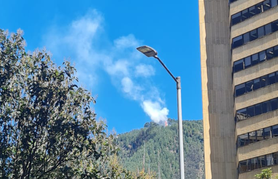 Incendio registrado en los cerros orientales de Bogotá