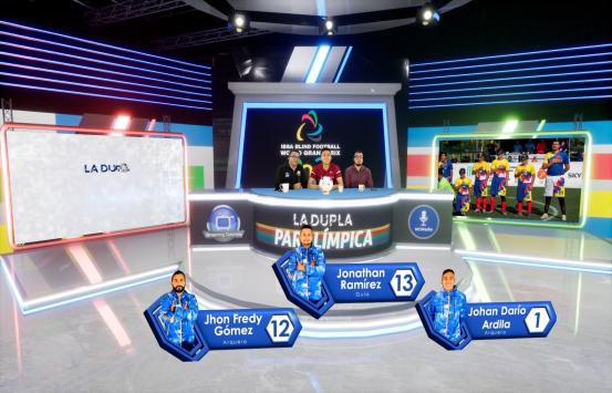 transmisión partido se ven los logos de streaming colombia e inciradio es un escenario grande de realidad aumentada donde se ven las imagenes de la selecciòn colombia y estadisticas en el centro estàn los tres panelistas