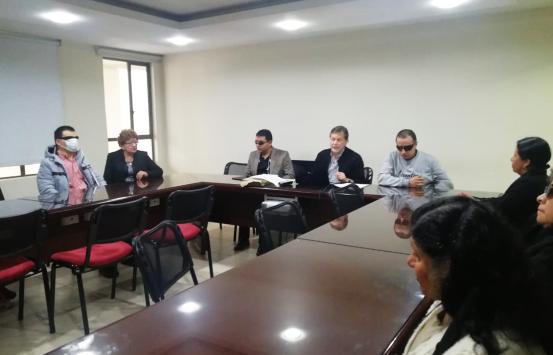 El Instituto Nacional para Ciegos llegó a las regiones de Sucre, Tumaco y Pasto con algunos funcionarios para realizar trabajo de fortalecimiento, en la foto se encuentran dando una capacitación.