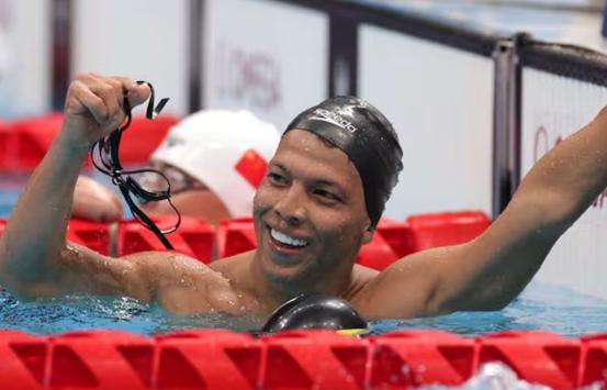Nelson Crispin - doble ganador de medalla de Plata en Para Natación