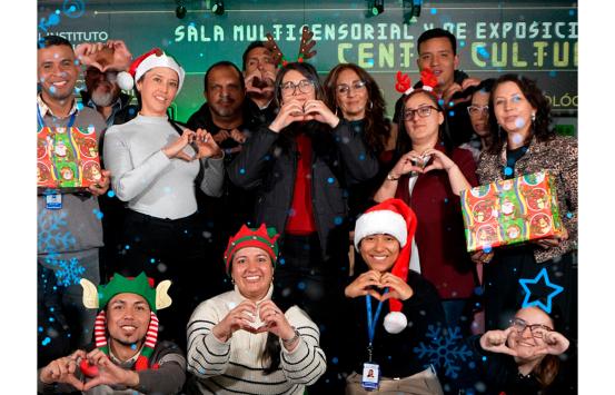 Andrea Carolina Chocón, junto a varias funcionarios del INCI, se alistan para nuestra campaña navideña