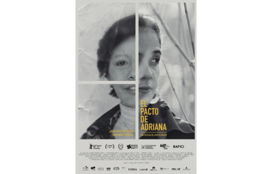 Poster de la película “El Pacto de Adriana”, en el se ve medio rostro de una mujer en el costado izquierdo, dividido por dos viñetas, y al lado derecho otro rostro de otra mujer, este en una sola viñeta.