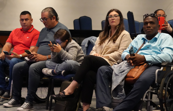Andrea Carolina Chacón Castillo, Directora General (E) del INCI, participo en representación del INCI en el Conmemoración del Día Internacional de las Personas con Discapacidad, un espacio convocado y liderado por el Ministerio de Igualdad y Equidad, en la imagen podemos verla acompañada con algunas personas con diferentes discapacidades físicas