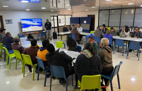 Grupo de asistentes al taller “Destinos Malta”, una actividad llevada a cabo en el CENTRO cultural del INCI, en la imagen, Enrique King uno de los talleristas se dirige a los asistentes.
